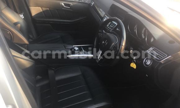Nunua Ilio tumika Mercedes‒Benz E–Class Fedha Gari ndani ya Harare nchini Harare Nunua Ilio tumika Mercedes‒Benz E–Class Fedha Gari ndani ya Harare nchini Harare