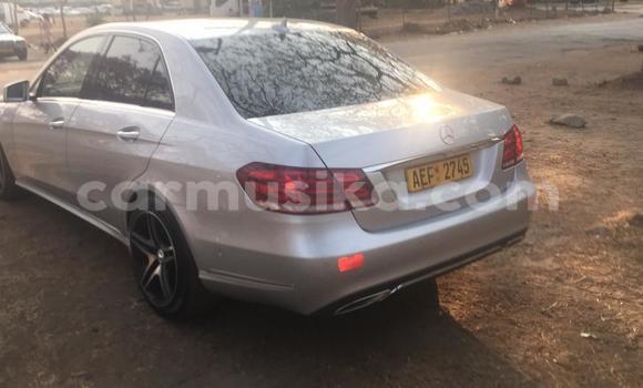 Nunua Ilio tumika Mercedes‒Benz E–Class Fedha Gari ndani ya Harare nchini Harare Nunua Ilio tumika Mercedes‒Benz E–Class Fedha Gari ndani ya Harare nchini Harare