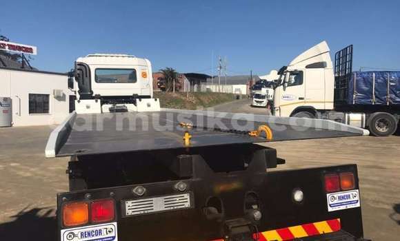 Acheter Occasion Utilitaire Nissan UD Blanc à Beitbridge, Matabeleland South Acheter Occasion Utilitaire Nissan UD Blanc à Beitbridge, Matabeleland South