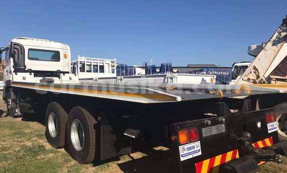 Acheter Occasion Utilitaire Nissan UD Blanc à Beitbridge, Matabeleland South Acheter Occasion Utilitaire Nissan UD Blanc à Beitbridge, Matabeleland South