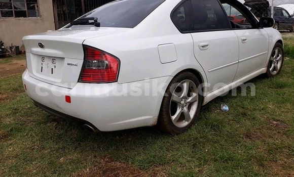 Nunua Ilio tumika Subaru Legacy Nyeupe Gari ndani ya Harare nchini Harare Nunua Ilio tumika Subaru Legacy Nyeupe Gari ndani ya Harare nchini Harare