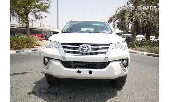 Acheter Import Voiture Toyota Fortuner Blanc à Import - Dubai, Harare Acheter Import Voiture Toyota Fortuner Blanc à Import - Dubai, Harare