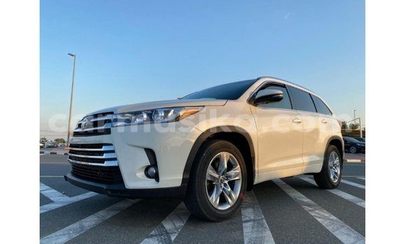 Tenga Imported Toyota Highlander Chena Mota in Import - Dubai in Harare Tenga Imported Toyota Highlander Chena Mota in Import - Dubai in Harare