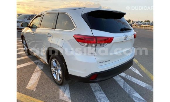 Tenga Imported Toyota Highlander Chena Mota in Import - Dubai in Harare Tenga Imported Toyota Highlander Chena Mota in Import - Dubai in Harare