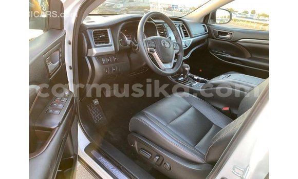 Tenga Imported Toyota Highlander Chena Mota in Import - Dubai in Harare Tenga Imported Toyota Highlander Chena Mota in Import - Dubai in Harare