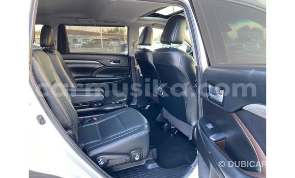 Tenga Imported Toyota Highlander Chena Mota in Import - Dubai in Harare Tenga Imported Toyota Highlander Chena Mota in Import - Dubai in Harare