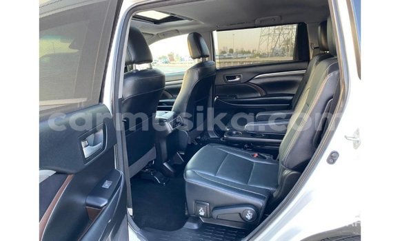 Tenga Imported Toyota Highlander Chena Mota in Import - Dubai in Harare Tenga Imported Toyota Highlander Chena Mota in Import - Dubai in Harare