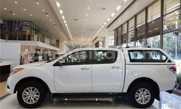 Acheter Occasion Voiture Mazda BT-50 Blanc à Beitbridge, Matabeleland South Acheter Occasion Voiture Mazda BT-50 Blanc à Beitbridge, Matabeleland South