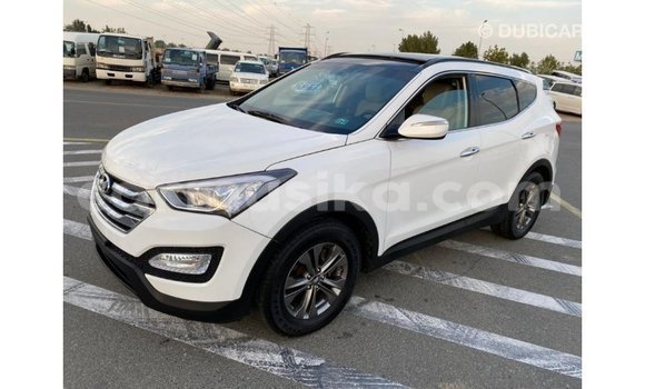 Tenga Imported Hyundai Santa Fe Chena Mota in Import - Dubai in Harare Tenga Imported Hyundai Santa Fe Chena Mota in Import - Dubai in Harare