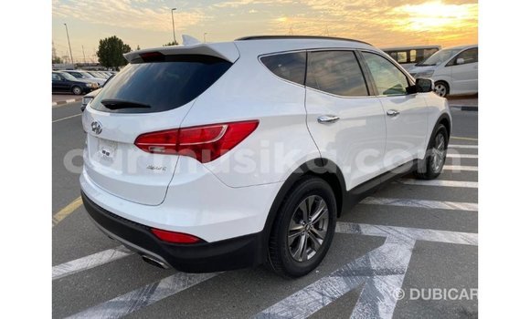 Tenga Imported Hyundai Santa Fe Chena Mota in Import - Dubai in Harare Tenga Imported Hyundai Santa Fe Chena Mota in Import - Dubai in Harare