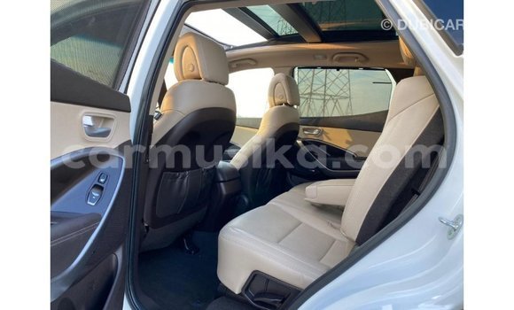Tenga Imported Hyundai Santa Fe Chena Mota in Import - Dubai in Harare Tenga Imported Hyundai Santa Fe Chena Mota in Import - Dubai in Harare