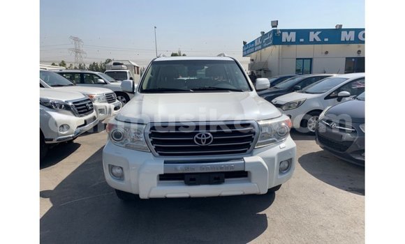 Acheter Import Voiture Toyota Land Cruiser Blanc à Import - Dubai, Harare Acheter Import Voiture Toyota Land Cruiser Blanc à Import - Dubai, Harare