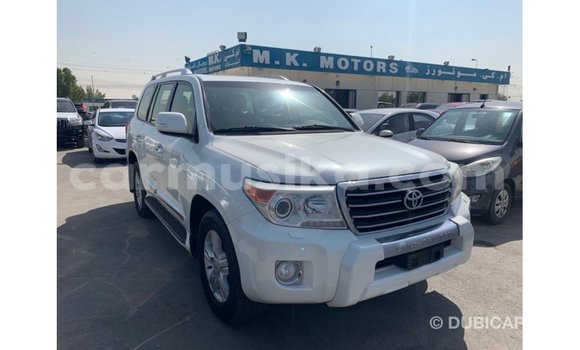 Acheter Import Voiture Toyota Land Cruiser Blanc à Import - Dubai, Harare Acheter Import Voiture Toyota Land Cruiser Blanc à Import - Dubai, Harare