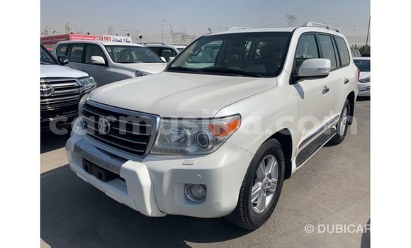 Acheter Import Voiture Toyota Land Cruiser Blanc à Import - Dubai, Harare Acheter Import Voiture Toyota Land Cruiser Blanc à Import - Dubai, Harare