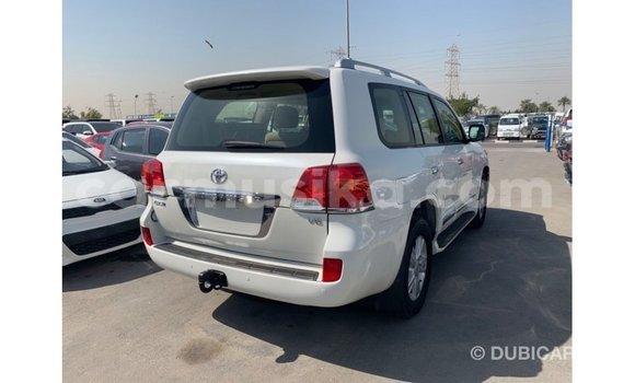 Acheter Import Voiture Toyota Land Cruiser Blanc à Import - Dubai, Harare Acheter Import Voiture Toyota Land Cruiser Blanc à Import - Dubai, Harare