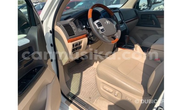 Acheter Import Voiture Toyota Land Cruiser Blanc à Import - Dubai, Harare Acheter Import Voiture Toyota Land Cruiser Blanc à Import - Dubai, Harare