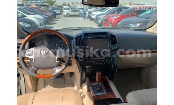 Acheter Import Voiture Toyota Land Cruiser Blanc à Import - Dubai, Harare Acheter Import Voiture Toyota Land Cruiser Blanc à Import - Dubai, Harare