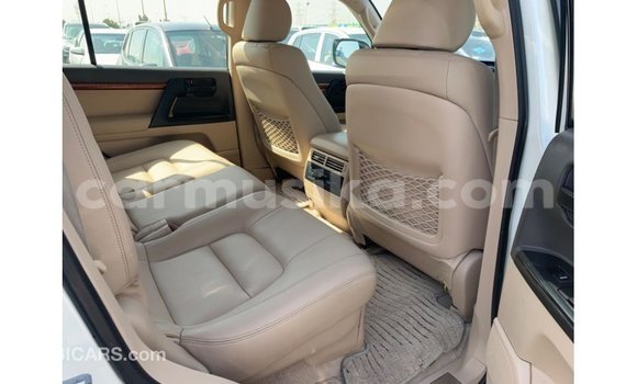 Acheter Import Voiture Toyota Land Cruiser Blanc à Import - Dubai, Harare Acheter Import Voiture Toyota Land Cruiser Blanc à Import - Dubai, Harare