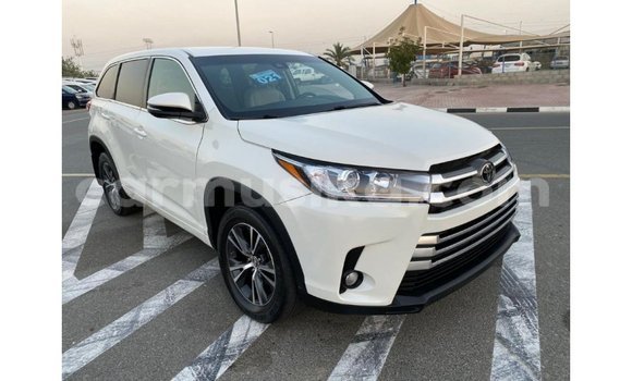 Tenga Imported Toyota Highlander Chena Mota in Import - Dubai in Harare Tenga Imported Toyota Highlander Chena Mota in Import - Dubai in Harare
