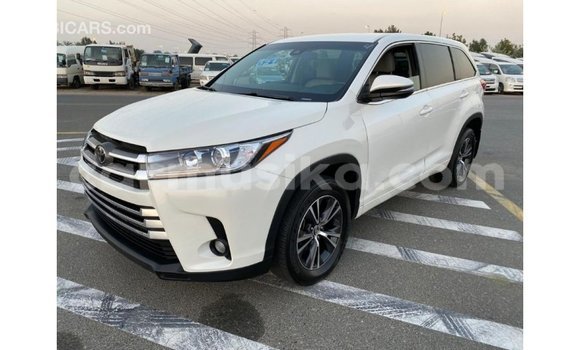 Tenga Imported Toyota Highlander Chena Mota in Import - Dubai in Harare Tenga Imported Toyota Highlander Chena Mota in Import - Dubai in Harare