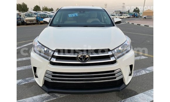 Tenga Imported Toyota Highlander Chena Mota in Import - Dubai in Harare Tenga Imported Toyota Highlander Chena Mota in Import - Dubai in Harare