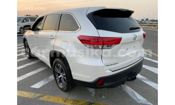 Tenga Imported Toyota Highlander Chena Mota in Import - Dubai in Harare Tenga Imported Toyota Highlander Chena Mota in Import - Dubai in Harare