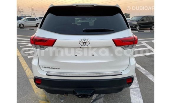 Tenga Imported Toyota Highlander Chena Mota in Import - Dubai in Harare Tenga Imported Toyota Highlander Chena Mota in Import - Dubai in Harare
