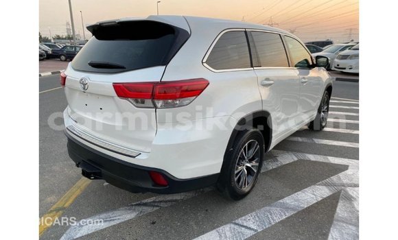 Tenga Imported Toyota Highlander Chena Mota in Import - Dubai in Harare Tenga Imported Toyota Highlander Chena Mota in Import - Dubai in Harare