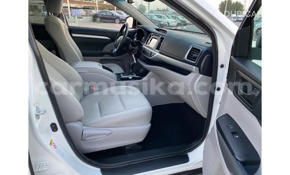 Tenga Imported Toyota Highlander Chena Mota in Import - Dubai in Harare Tenga Imported Toyota Highlander Chena Mota in Import - Dubai in Harare
