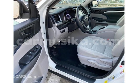 Tenga Imported Toyota Highlander Chena Mota in Import - Dubai in Harare Tenga Imported Toyota Highlander Chena Mota in Import - Dubai in Harare