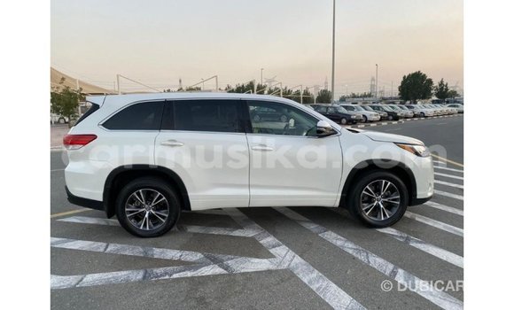 Tenga Imported Toyota Highlander Chena Mota in Import - Dubai in Harare Tenga Imported Toyota Highlander Chena Mota in Import - Dubai in Harare