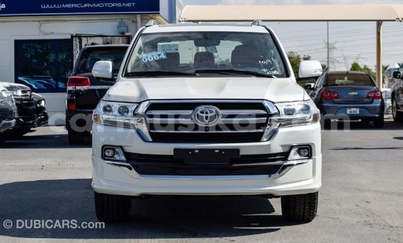 Tenga Imported Toyota Land Cruiser Chena Mota in Import - Dubai in Harare Tenga Imported Toyota Land Cruiser Chena Mota in Import - Dubai in Harare