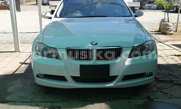 Tenga Tsaru BMW 3–Series Chena Mota in Bulawayo in Bulawayo Tenga Tsaru BMW 3–Series Chena Mota in Bulawayo in Bulawayo