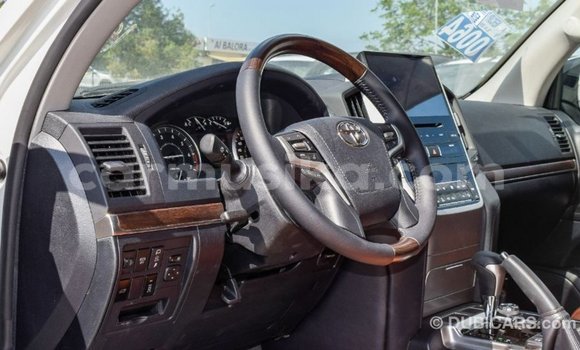 Tenga Imported Toyota Land Cruiser Chena Mota in Import - Dubai in Harare Tenga Imported Toyota Land Cruiser Chena Mota in Import - Dubai in Harare