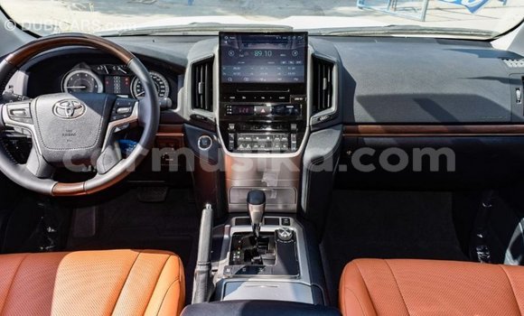 Tenga Imported Toyota Land Cruiser Chena Mota in Import - Dubai in Harare Tenga Imported Toyota Land Cruiser Chena Mota in Import - Dubai in Harare
