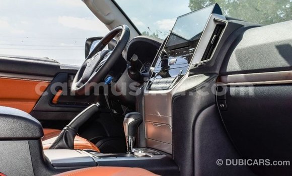 Tenga Imported Toyota Land Cruiser Chena Mota in Import - Dubai in Harare Tenga Imported Toyota Land Cruiser Chena Mota in Import - Dubai in Harare