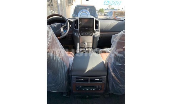 Buy Import Toyota Land Cruiser White Car in Import - Dubai in Harare Buy Import Toyota Land Cruiser White Car in Import - Dubai in Harare
