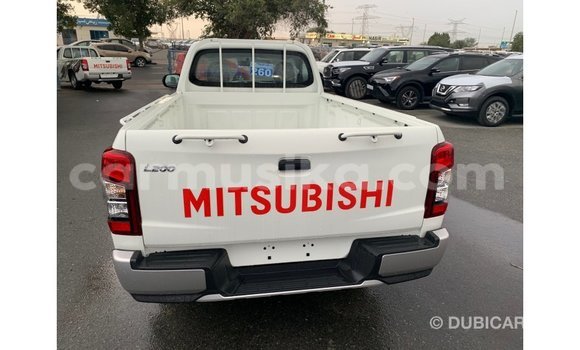 Acheter Import Voiture Mitsubishi L200 Blanc à Import - Dubai, Harare Acheter Import Voiture Mitsubishi L200 Blanc à Import - Dubai, Harare