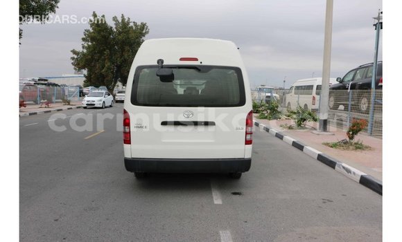 Acheter Import Voiture Toyota Hiace Blanc à Import - Dubai, Harare Acheter Import Voiture Toyota Hiace Blanc à Import - Dubai, Harare