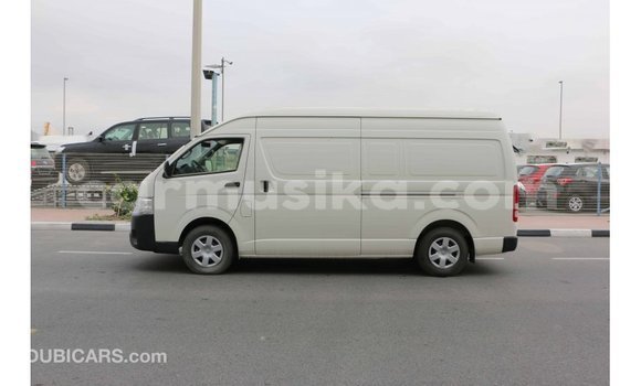 Acheter Import Voiture Toyota Hiace Blanc à Import - Dubai, Harare Acheter Import Voiture Toyota Hiace Blanc à Import - Dubai, Harare