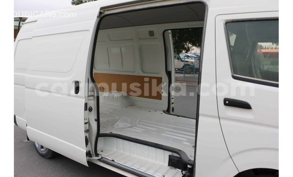 Acheter Import Voiture Toyota Hiace Blanc à Import - Dubai, Harare Acheter Import Voiture Toyota Hiace Blanc à Import - Dubai, Harare