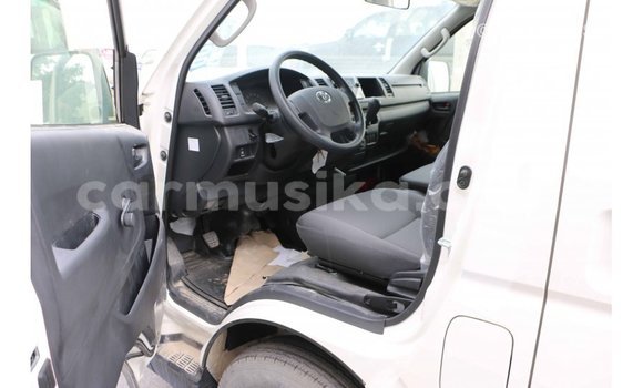 Acheter Import Voiture Toyota Hiace Blanc à Import - Dubai, Harare Acheter Import Voiture Toyota Hiace Blanc à Import - Dubai, Harare