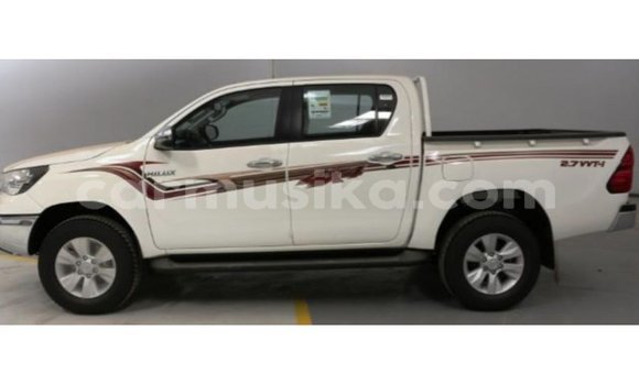 Acheter Import Voiture Toyota Hilux Blanc à Import - Dubai, Harare Acheter Import Voiture Toyota Hilux Blanc à Import - Dubai, Harare