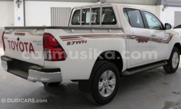 Acheter Import Voiture Toyota Hilux Blanc à Import - Dubai, Harare Acheter Import Voiture Toyota Hilux Blanc à Import - Dubai, Harare