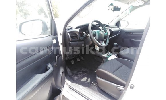 Tenga Imported Toyota Hilux Chena Mota in Import - Dubai in Harare Tenga Imported Toyota Hilux Chena Mota in Import - Dubai in Harare