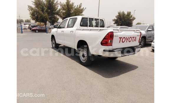 Tenga Imported Toyota Hilux Chena Mota in Import - Dubai in Harare Tenga Imported Toyota Hilux Chena Mota in Import - Dubai in Harare