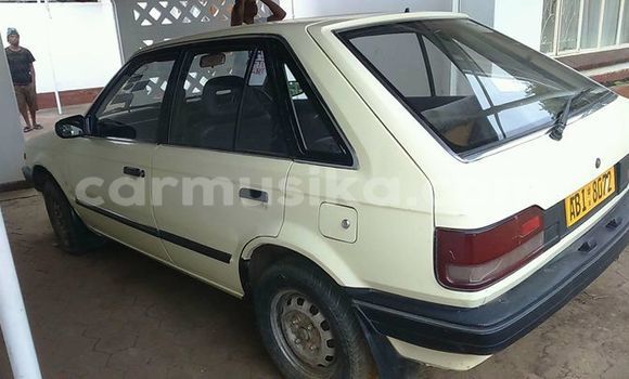 Acheter Occasion Voiture Mazda 323 Blanc à Harare, Harare Acheter Occasion Voiture Mazda 323 Blanc à Harare, Harare