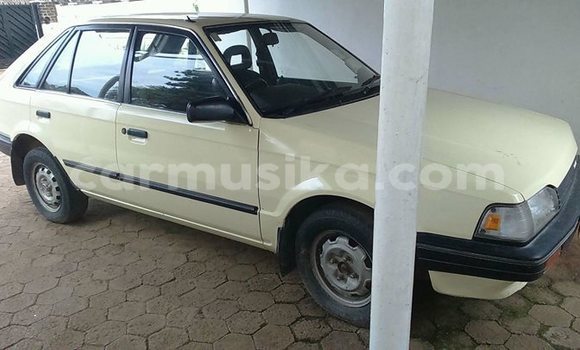 Acheter Occasion Voiture Mazda 323 Blanc à Harare, Harare Acheter Occasion Voiture Mazda 323 Blanc à Harare, Harare