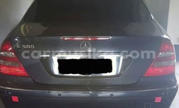 Acheter Occasion Voiture Mercedes‒Benz E-klasse Noir à Harare, Harare Acheter Occasion Voiture Mercedes‒Benz E-klasse Noir à Harare, Harare