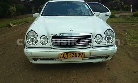 Acheter Occasion Voiture Mercedes‒Benz E-klasse Blanc à Harare, Harare Acheter Occasion Voiture Mercedes‒Benz E-klasse Blanc à Harare, Harare